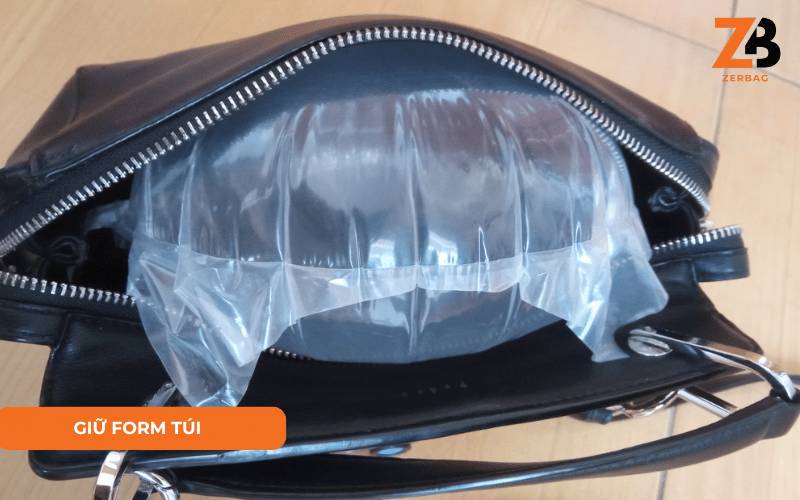 Cách bảo quản túi xách công sở nữ hàng hiệu - Giữ form túi khi không sử dụng